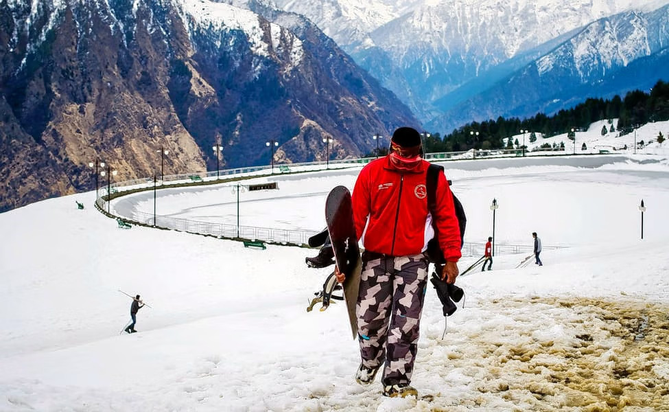 Auli Skiing